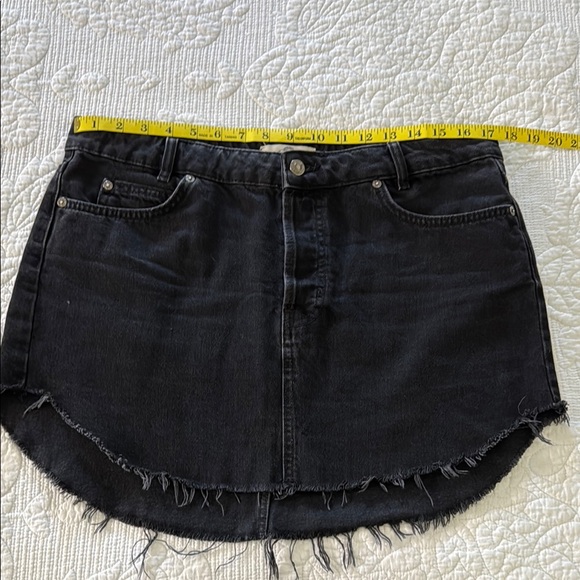 We the Free Sky High Washed black denim mini skirt. Actual size: 14
See photos - Picture 1 of 7